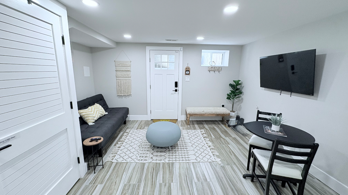 Cozy, Private Basement Apartment - Ideal for Traveling Professionals - Photo 4