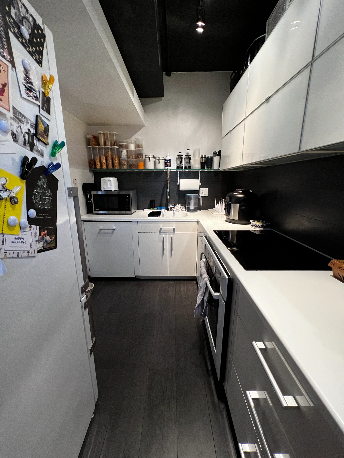 Stylish 1BR Retreat in Logan Area Steps from Dining, Metro, and More - Photo 11