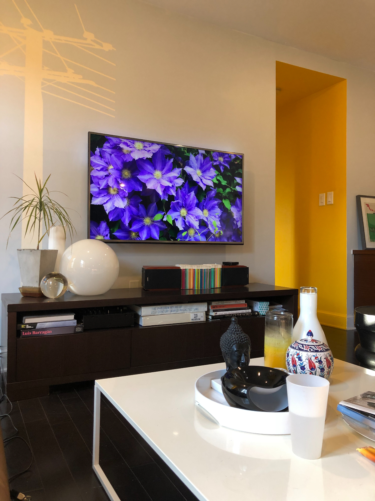 Stylish 1BR Retreat in Logan Area Steps from Dining, Metro, and More - Photo 1