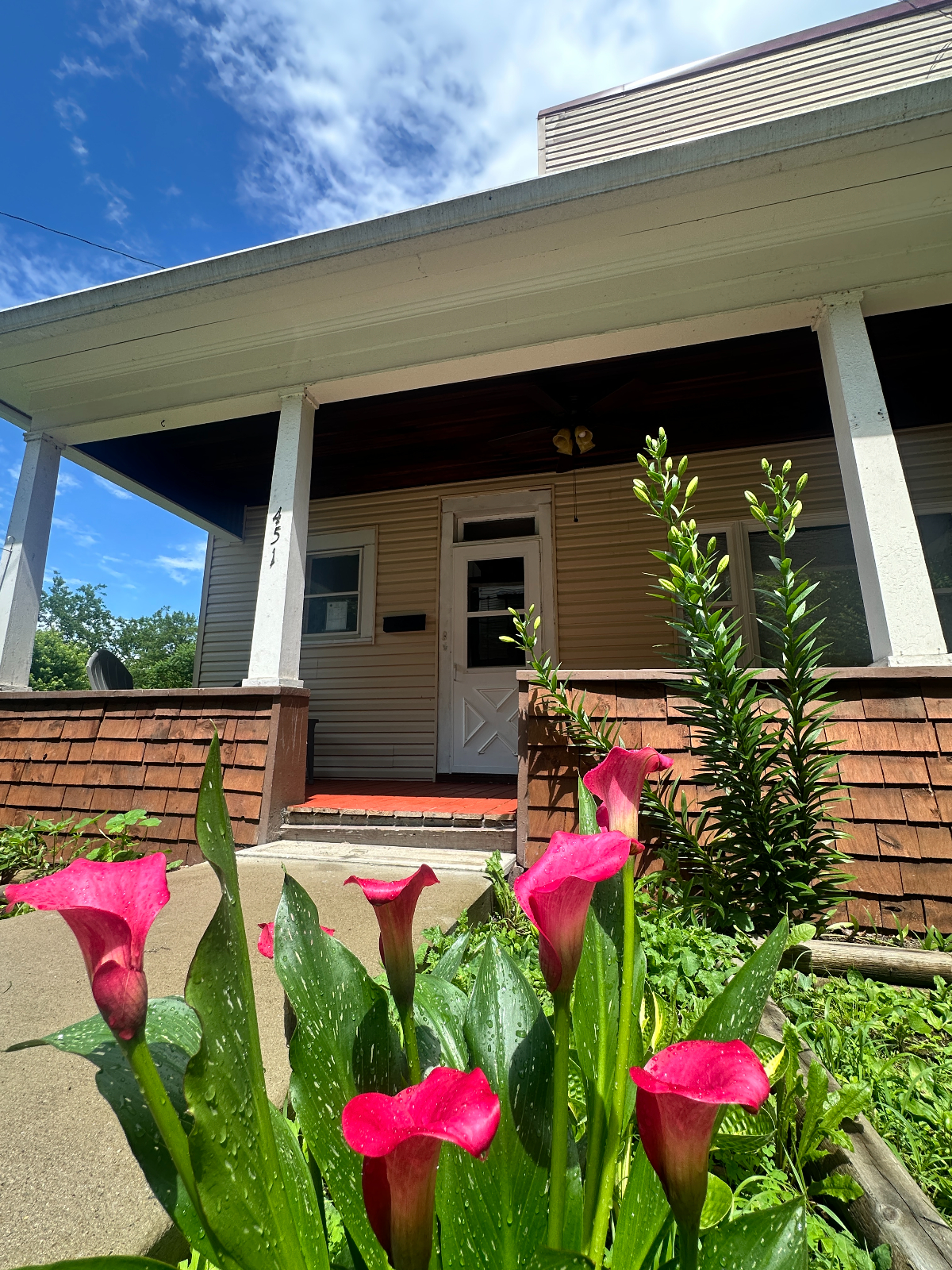 Riverfront 3BR/2BA Home w/ Fireplace | ALL Utilities & WiFi Incl. | Stocked Kitchen, Workspace, Truc - Photo 4