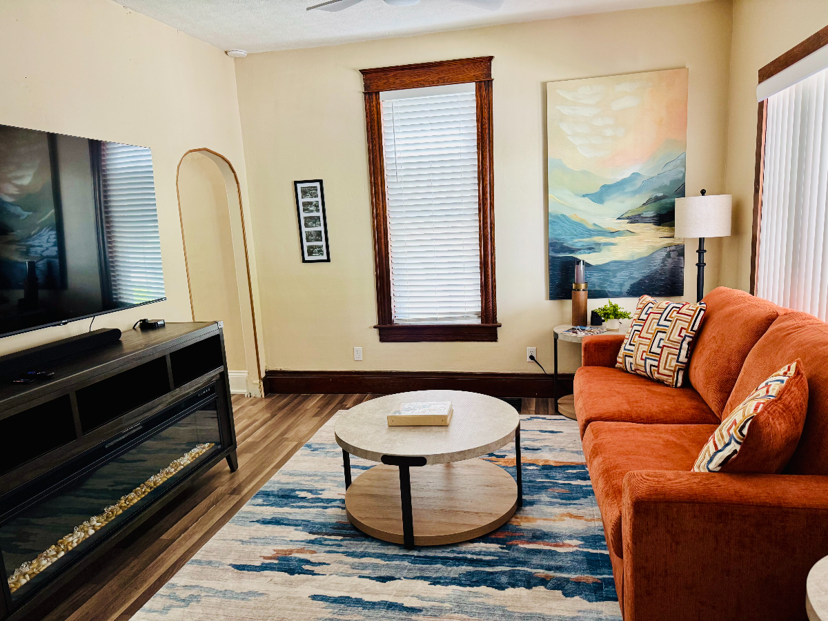 Riverfront 3BR/2BA Home w/ Fireplace | ALL Utilities & WiFi Incl. | Stocked Kitchen, Workspace, Truc - Photo 8