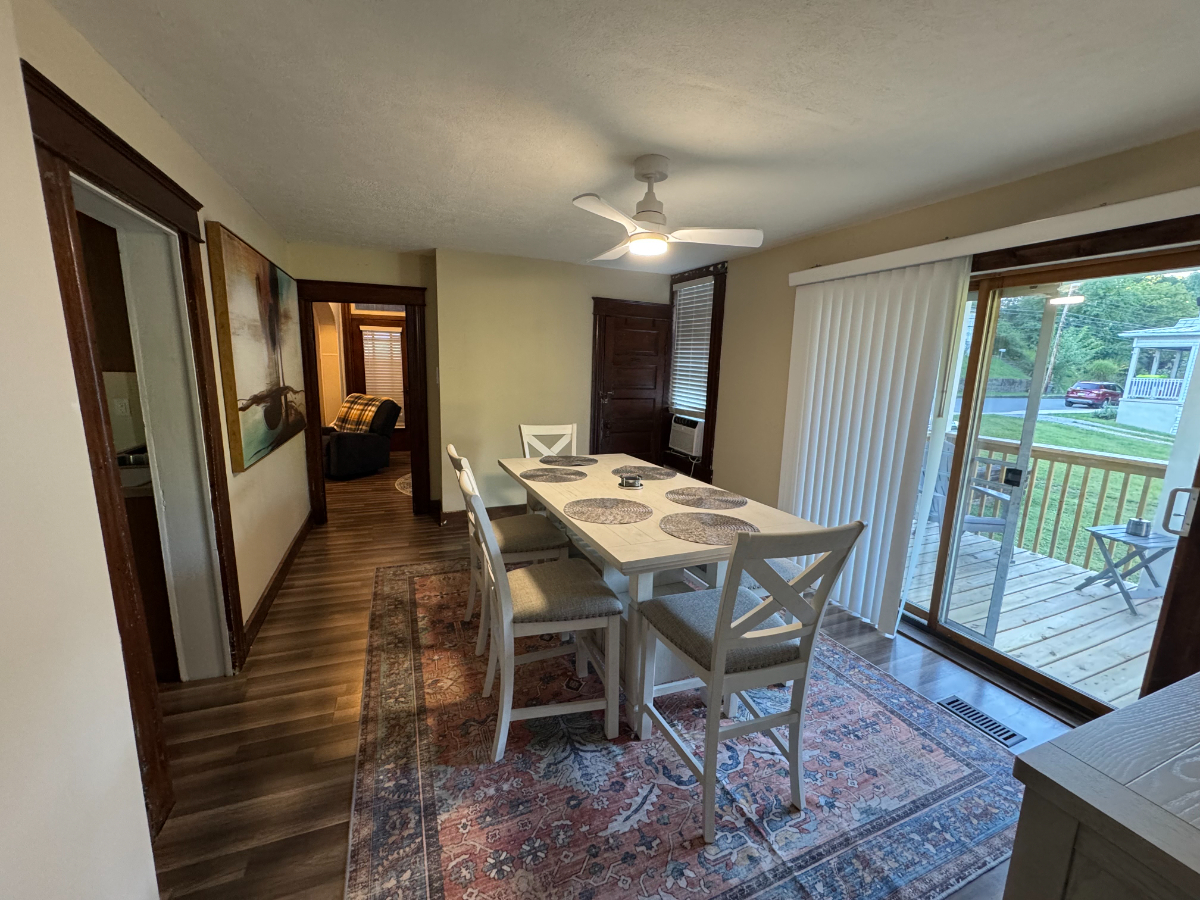 Riverfront 3BR/2BA Home w/ Fireplace | ALL Utilities & WiFi Incl. | Stocked Kitchen, Workspace, Truc - Photo 12