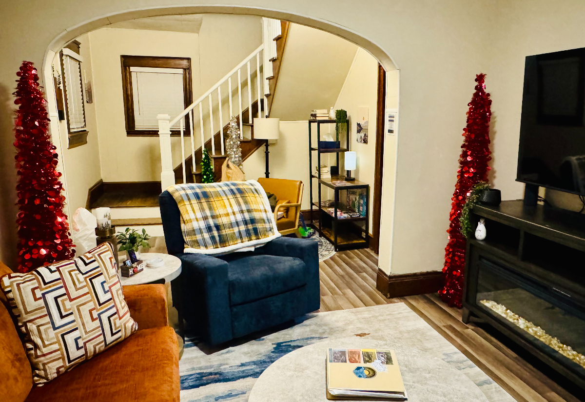 Riverfront 3BR/2BA Home w/ Fireplace | ALL Utilities & WiFi Incl. | Stocked Kitchen, Workspace, Truc - Photo 9
