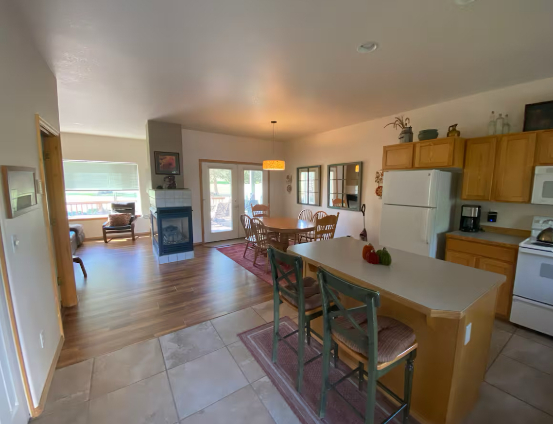 Resort Living on Golf Course Pet-Friendly, Hot Tub, Peaceful Retreat - Photo 6
