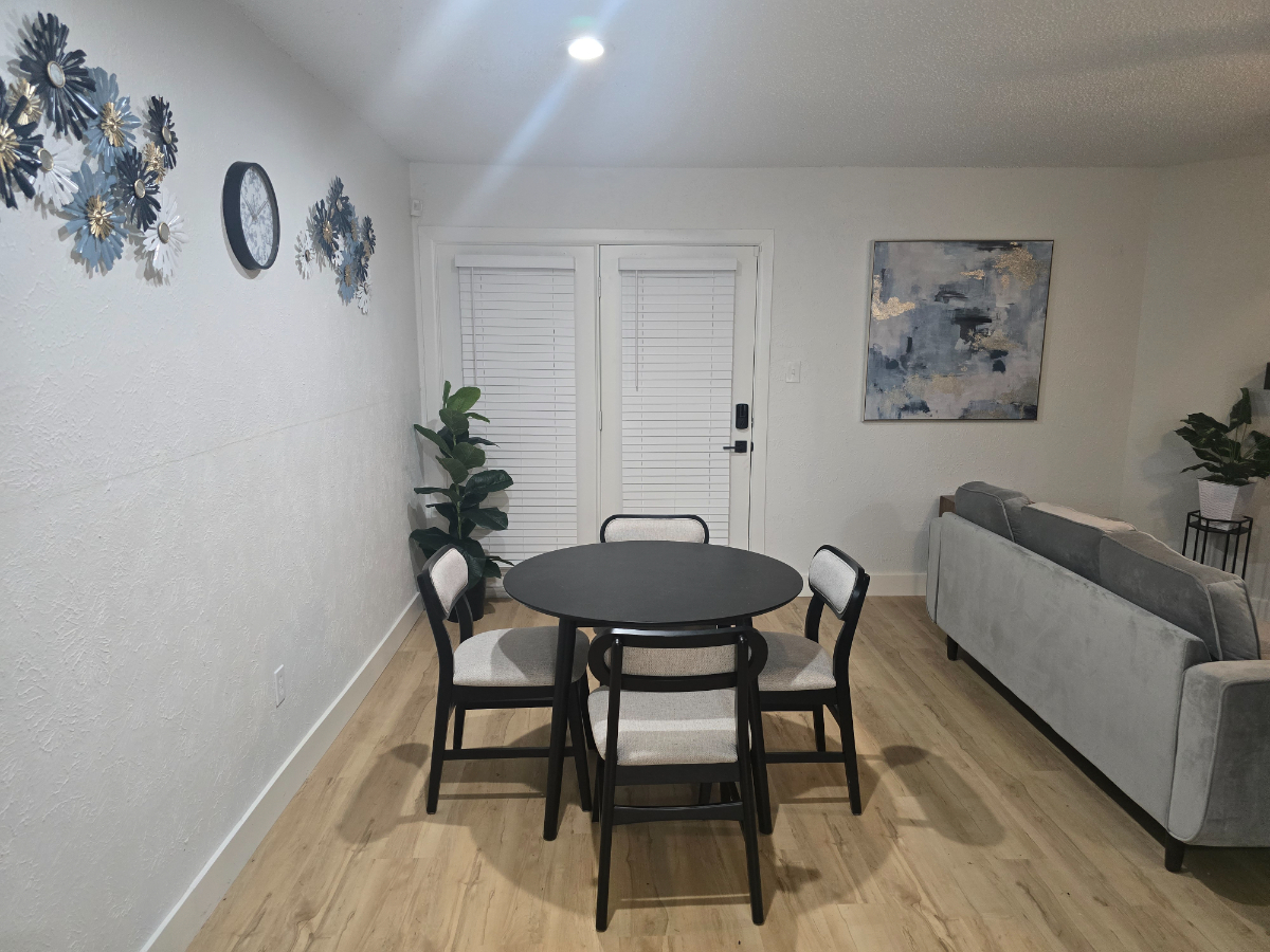Cute home very close to major metro area - Photo 2