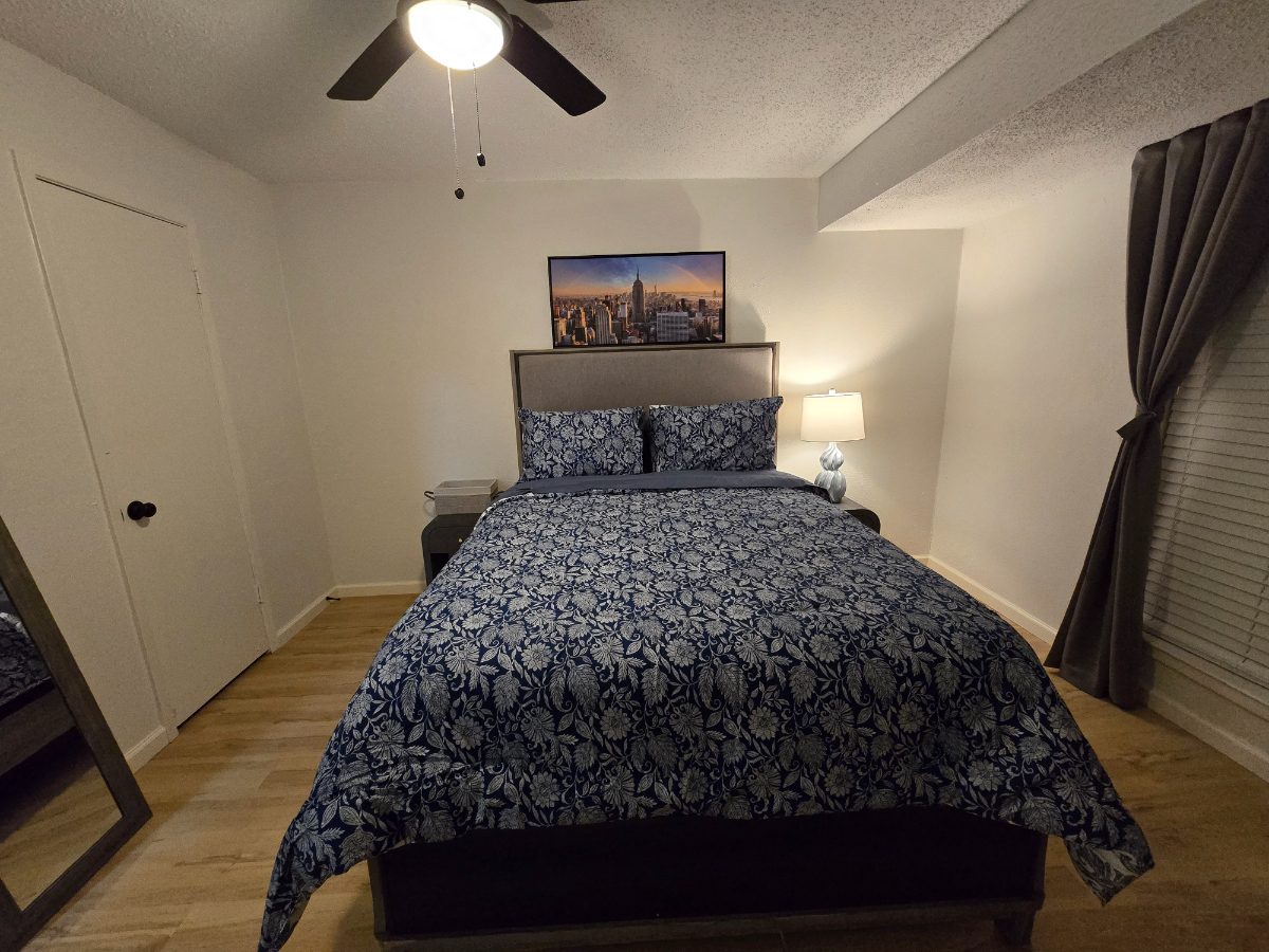 Cute home very close to major metro area - Photo 5