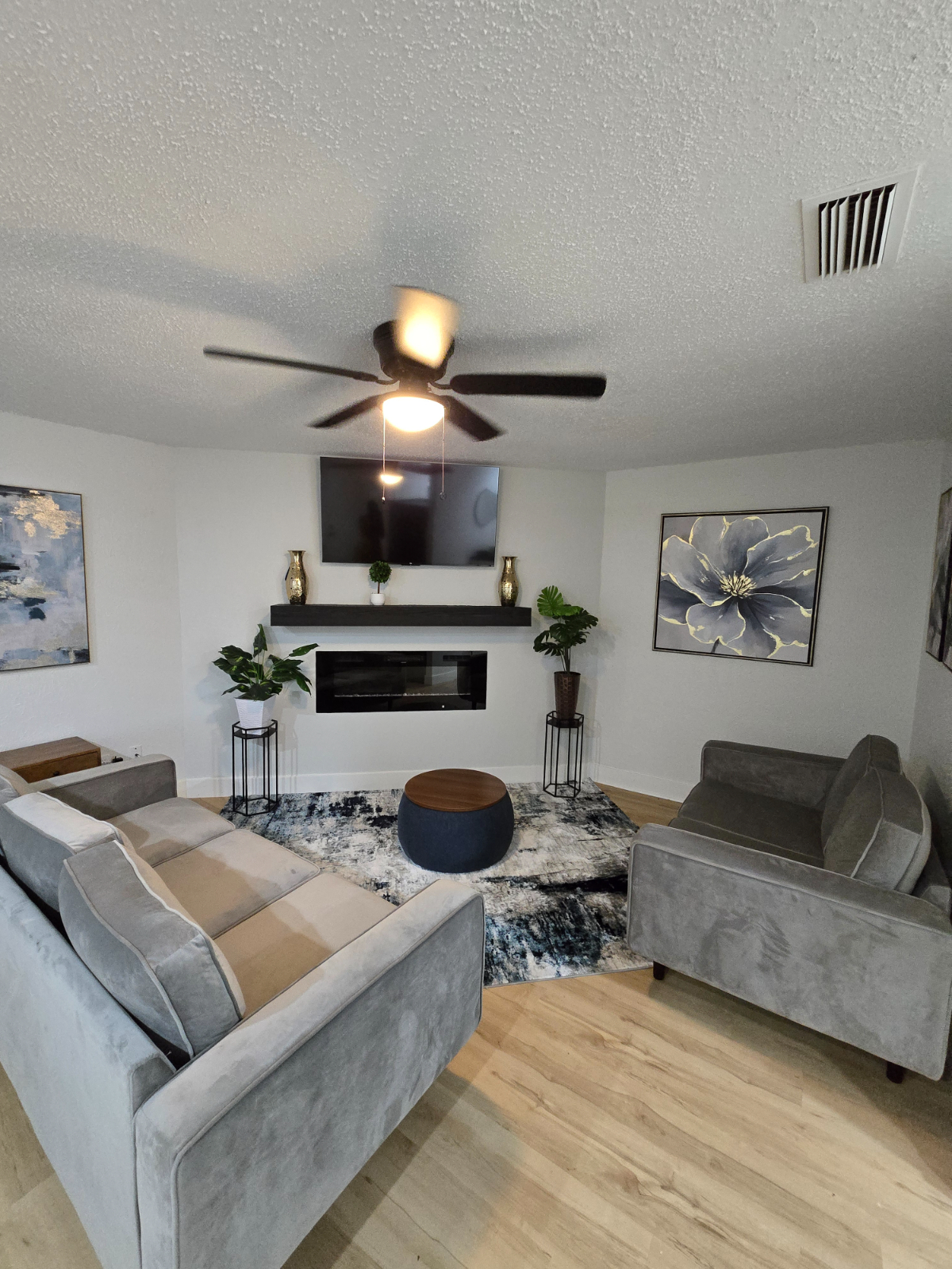 Cute home very close to major metro area - Photo 3