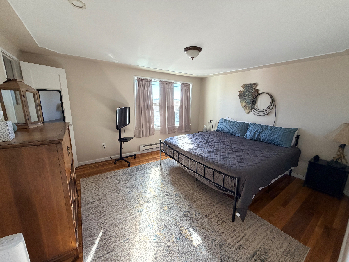 Two bedroom, bright, avenues, full kitchen, w/d - Photo 3