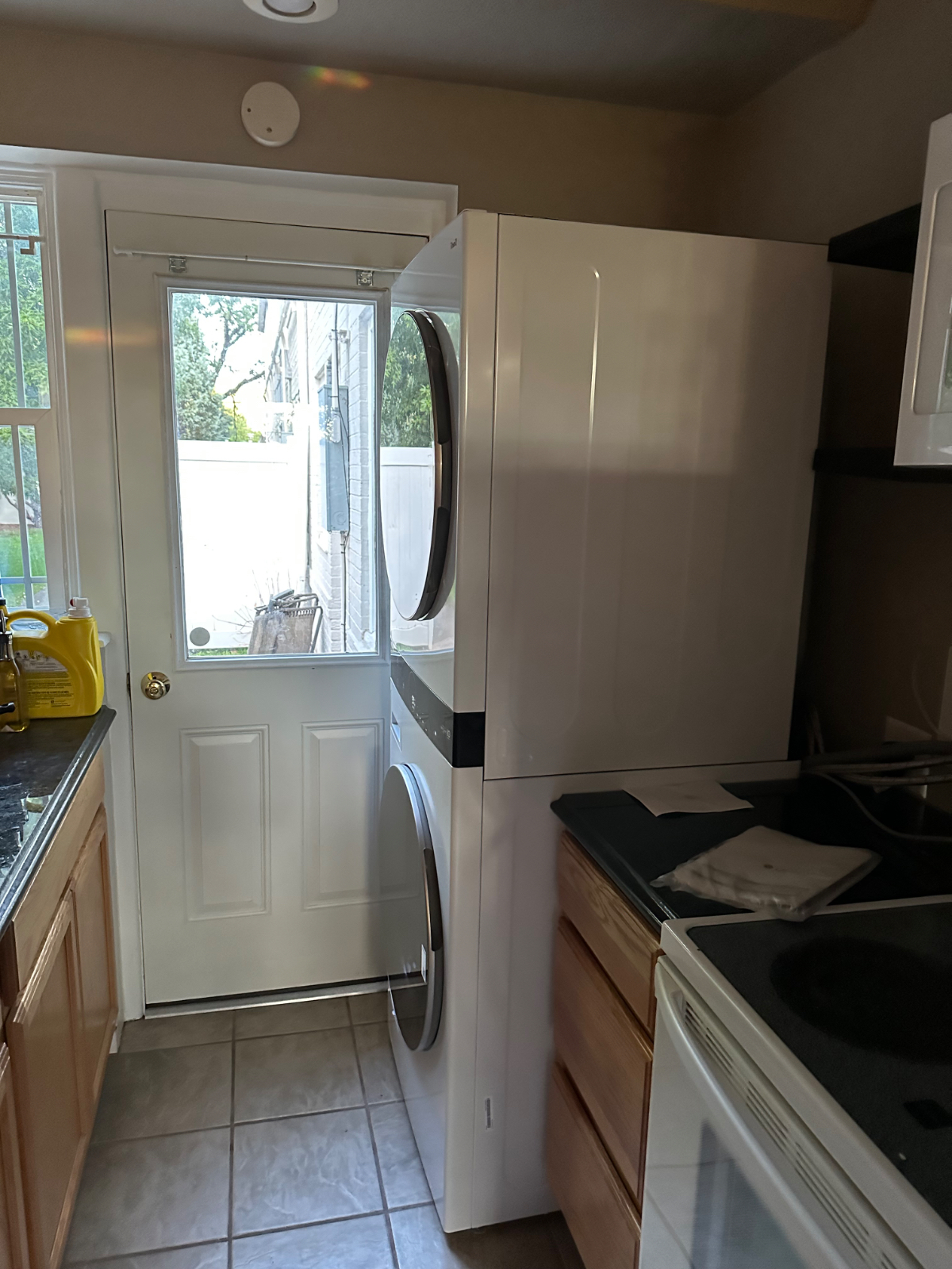 Two bedroom, bright, avenues, full kitchen, w/d - Photo 6