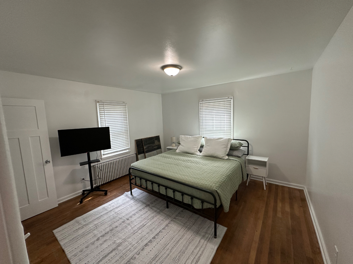Two bedroom, bright, avenues, full kitchen, w/d - Photo 4