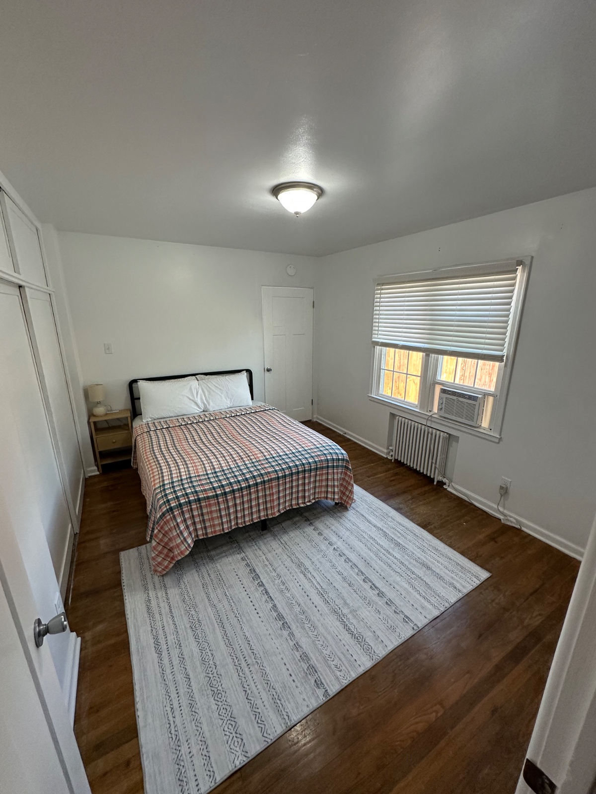 Two bedroom, bright, avenues, full kitchen, w/d - Photo 5