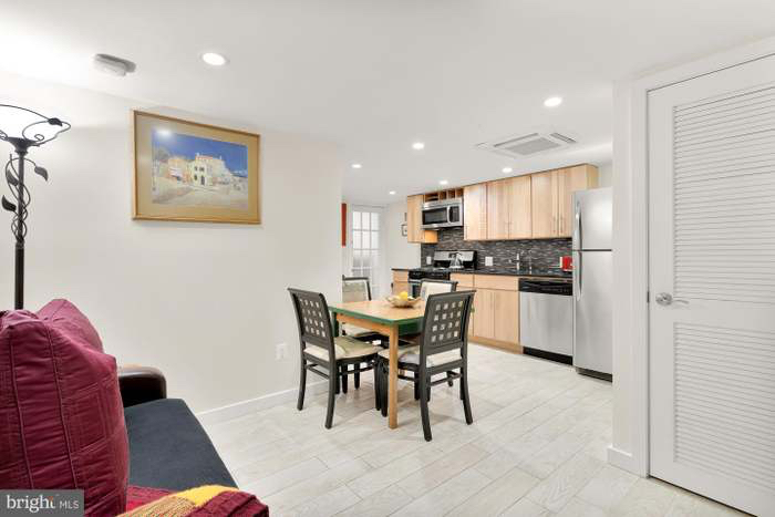 Cozy 2BR on the Prettiest Street in DC - Photo 5
