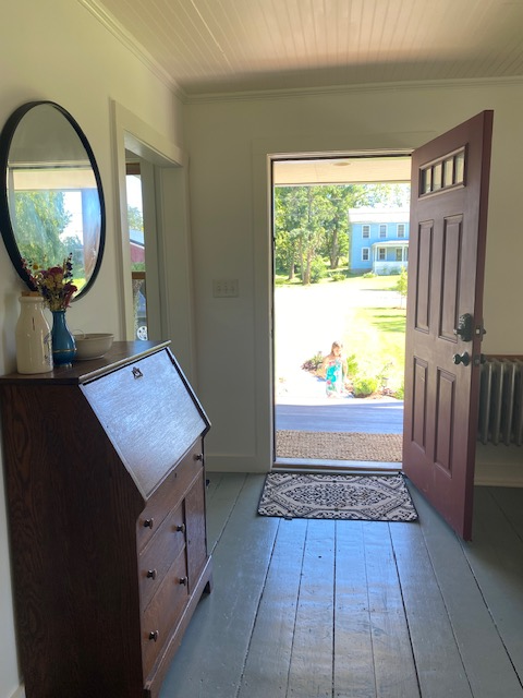 5 minutes from Middlebury College, lovely home on large property - Photo 2
