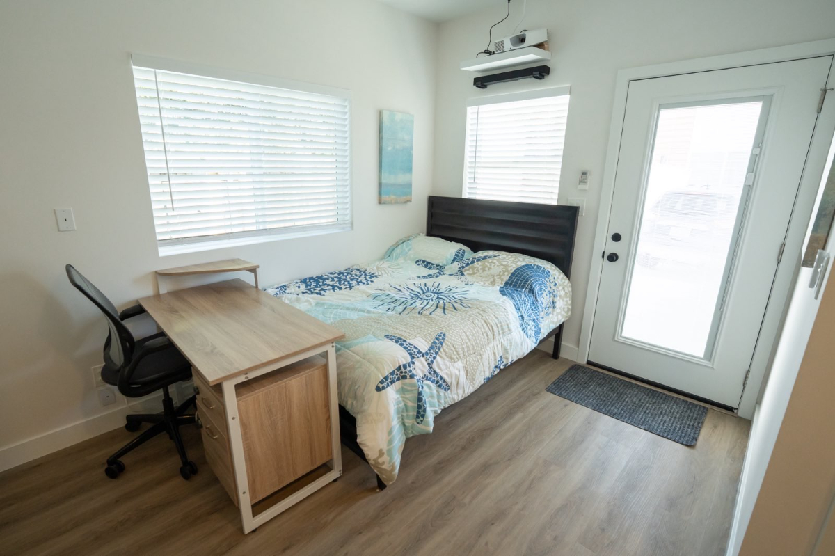 normal heights hideaway 9' ceiling new studio for rent - Photo 2