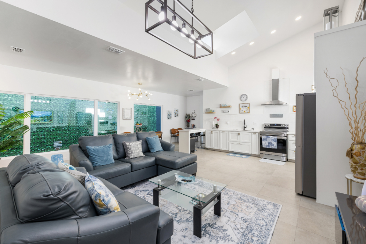 Homey, cozy and modern Haven in Mcallen - Photo 3