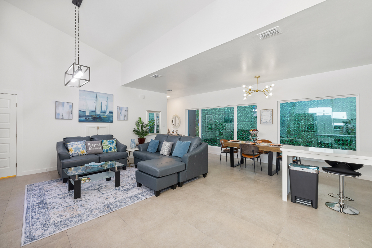 Homey, cozy and modern Haven in Mcallen - Photo 2