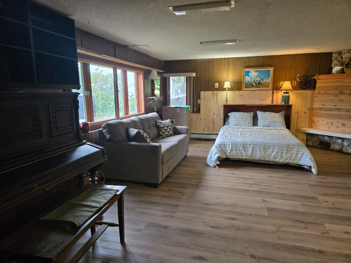 Bright & Fully Equipped Apartment with Stunning Bay Views in Kodiak - Utilities Included - Photo 1