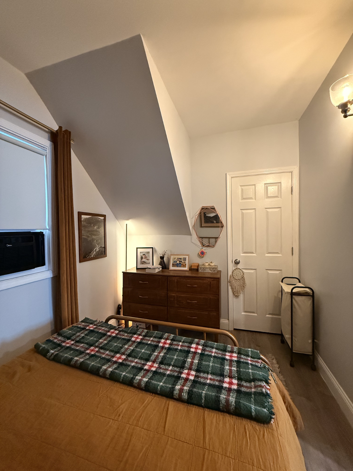 Beautifully Decorated & Furnished 3BR Home in Buffalo -  Near Hospitals, Pet Friendly - Photo 6