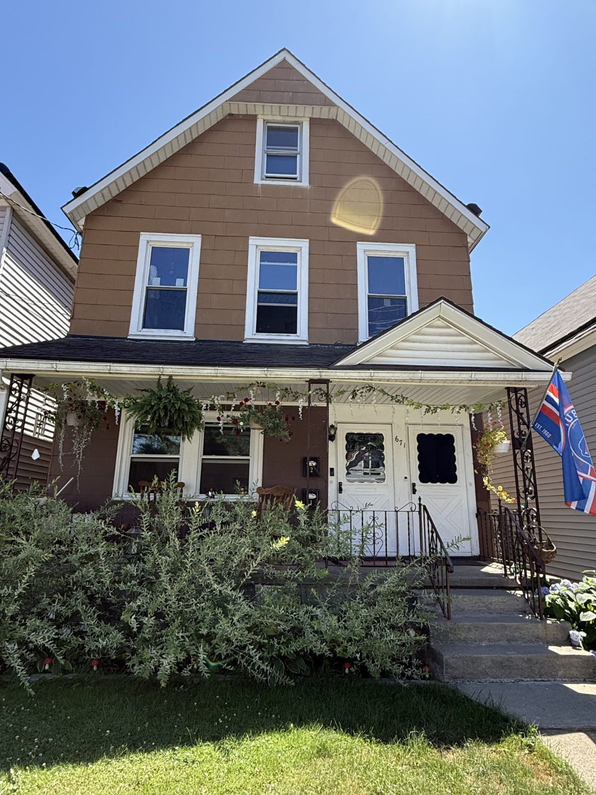 Beautifully Decorated & Furnished 3BR Home in Buffalo - Near Hospitals, Pet Friendly - Photo 2