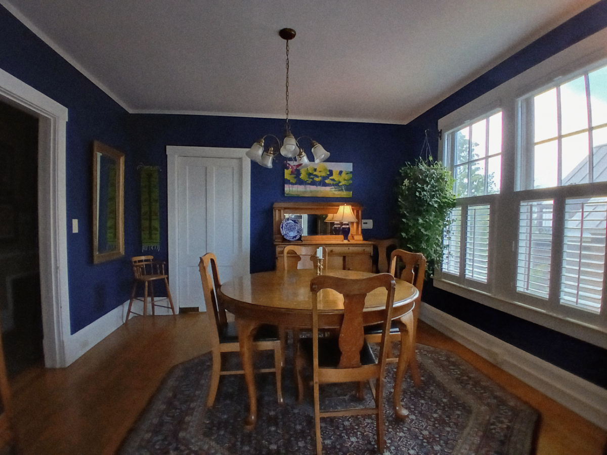 Furnished 2BR Victorian Apartment with Lake Views, All Utilities Included, Near Downtown & UVM - Photo 2