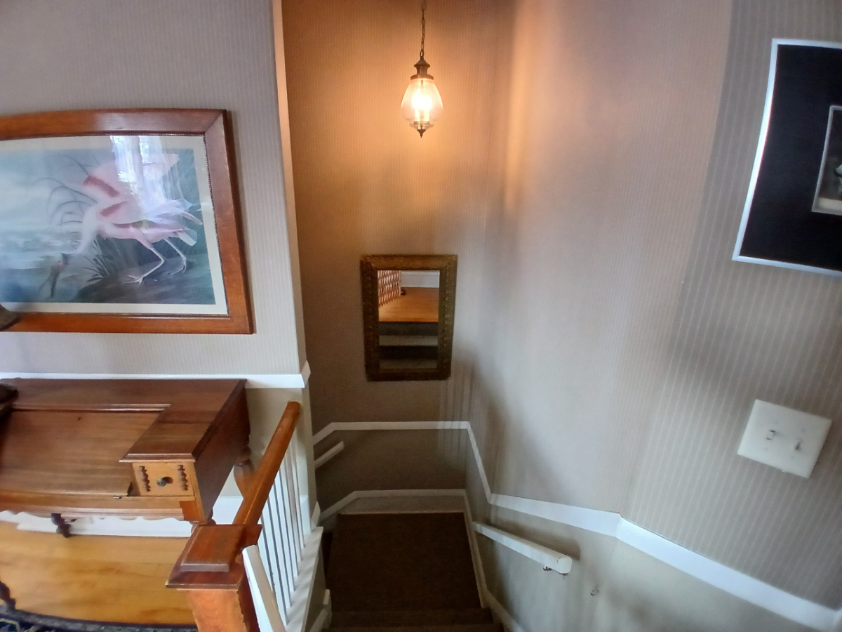 Furnished 2BR Victorian Apartment with Lake Views, All Utilities Included, Near Downtown & UVM - Photo 7