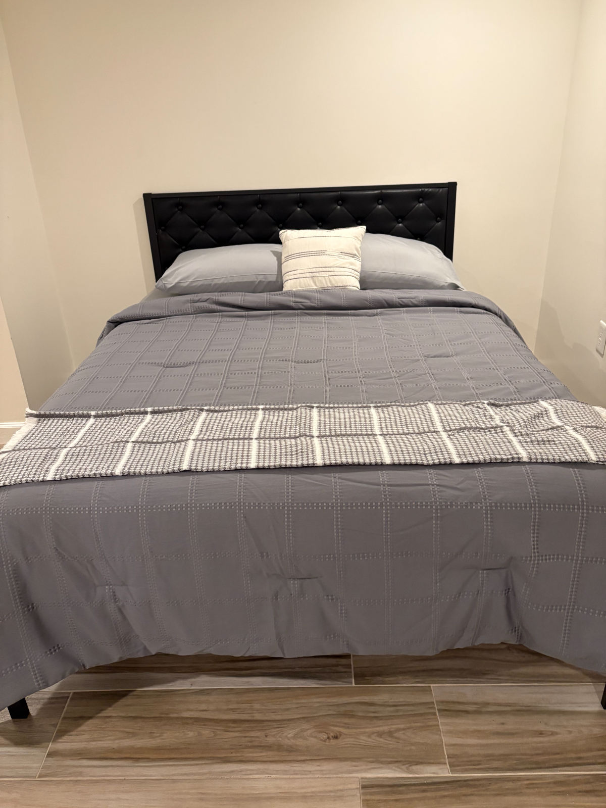 Furnished Comfy 1BD/1BA Apartment Near Metro - Photo 10