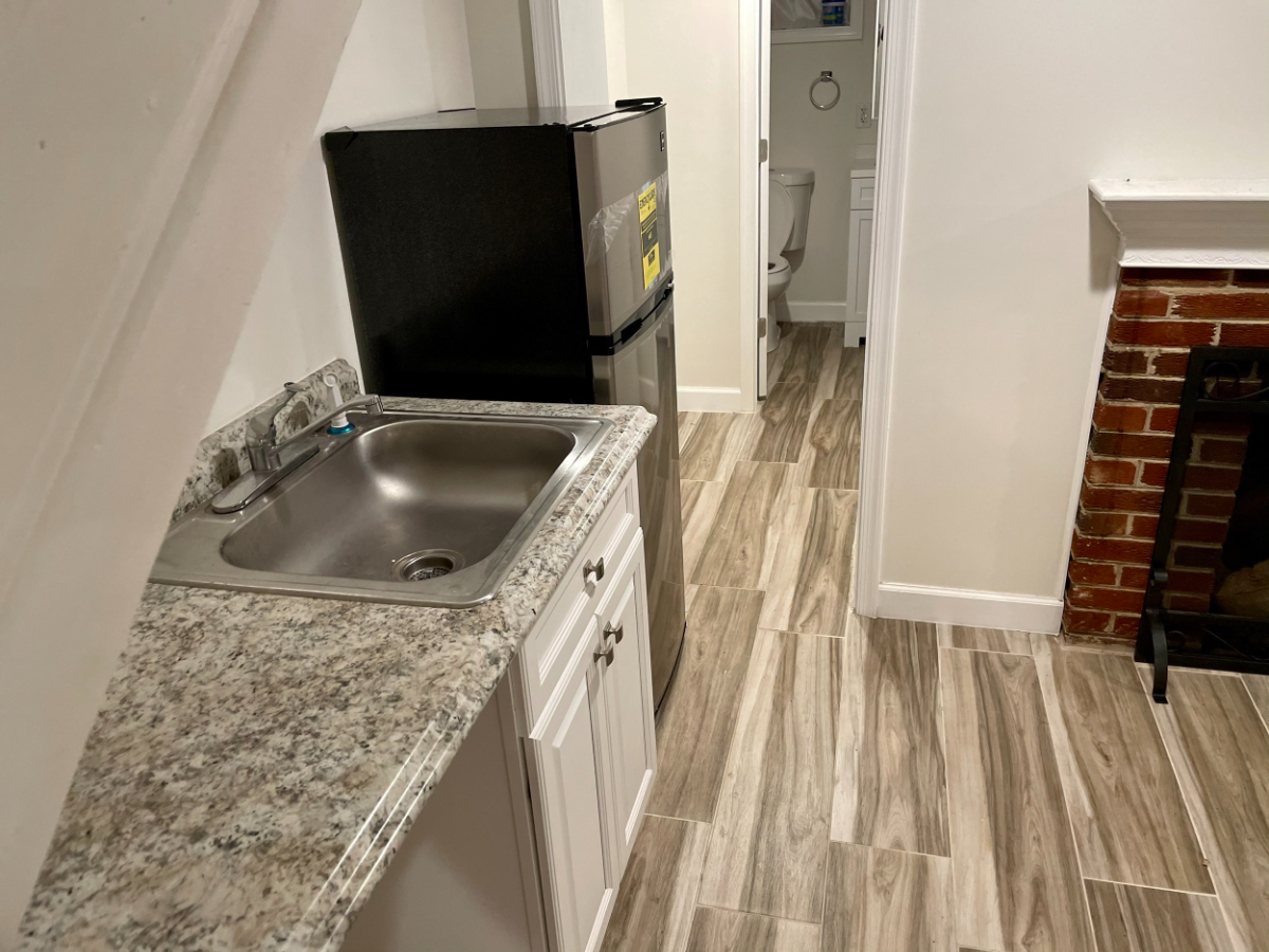 Furnished Comfy 1BD/1BA Apartment Near Metro - Photo 8