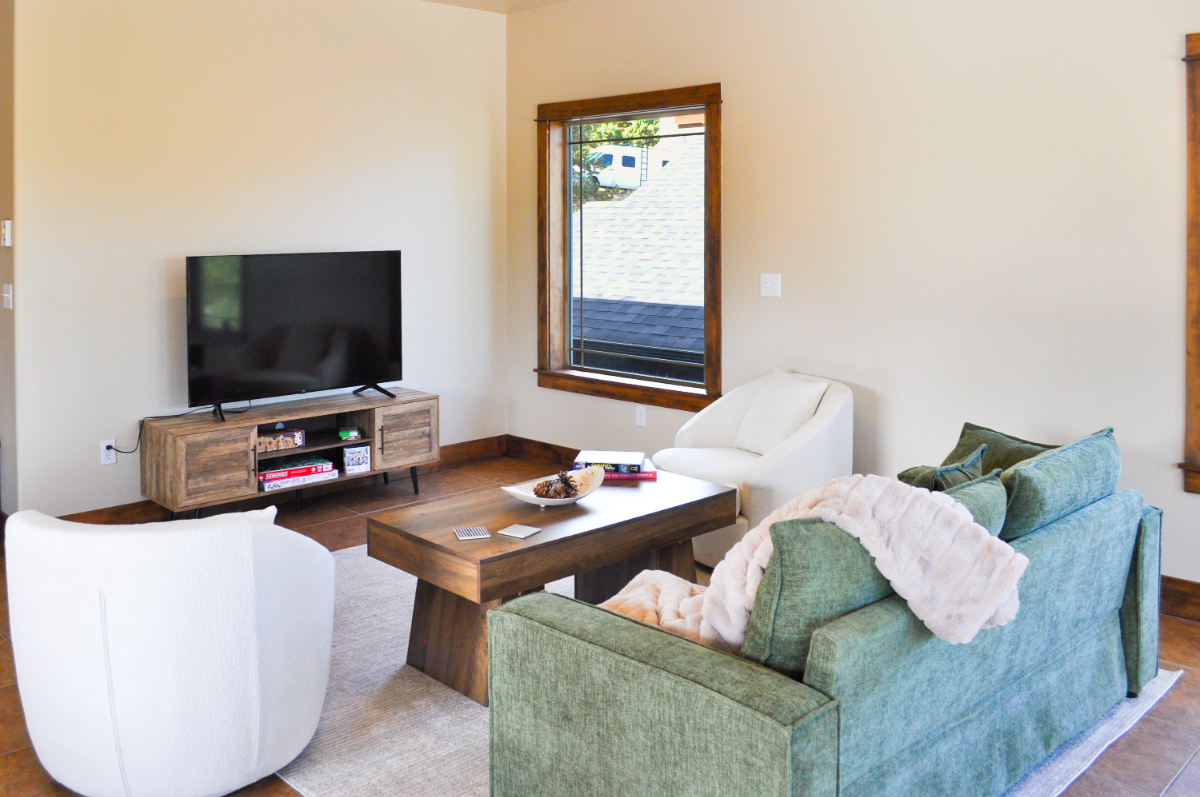 Cozy and Walkable to Town - Photo 5