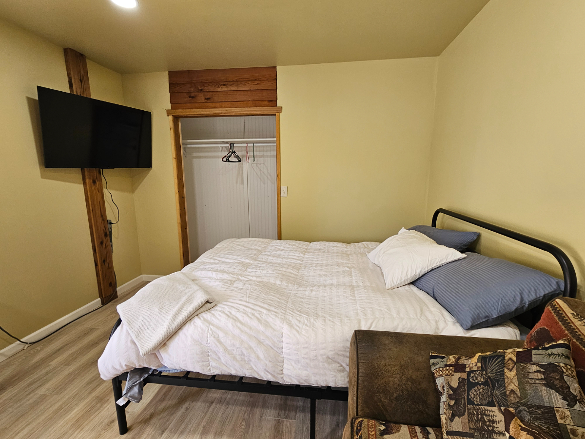 Peaceful studio apt near hiking, Rock climbing, waterfall. - Photo 5