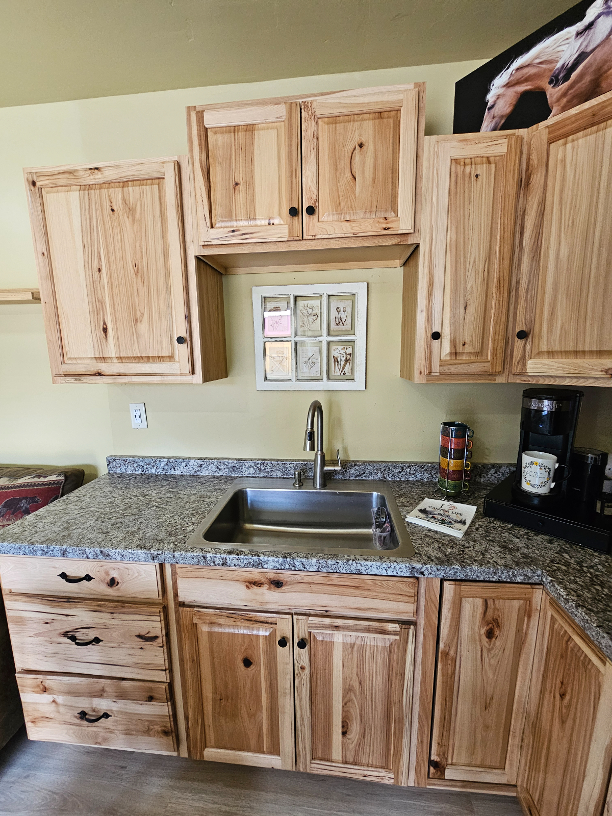 Peaceful studio apt near hiking, Rock climbing, waterfall. - Photo 4