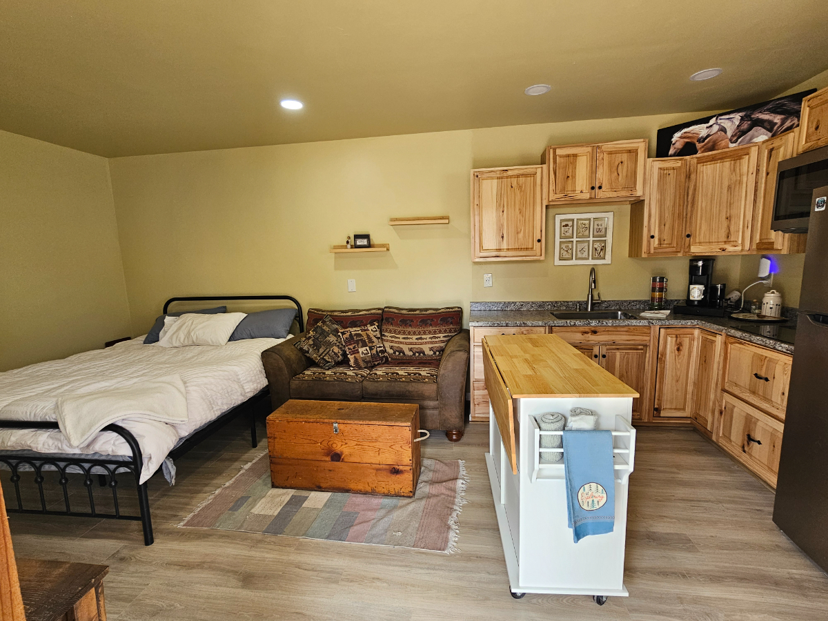 Peaceful studio apt near hiking, Rock climbing, waterfall. - Photo 2