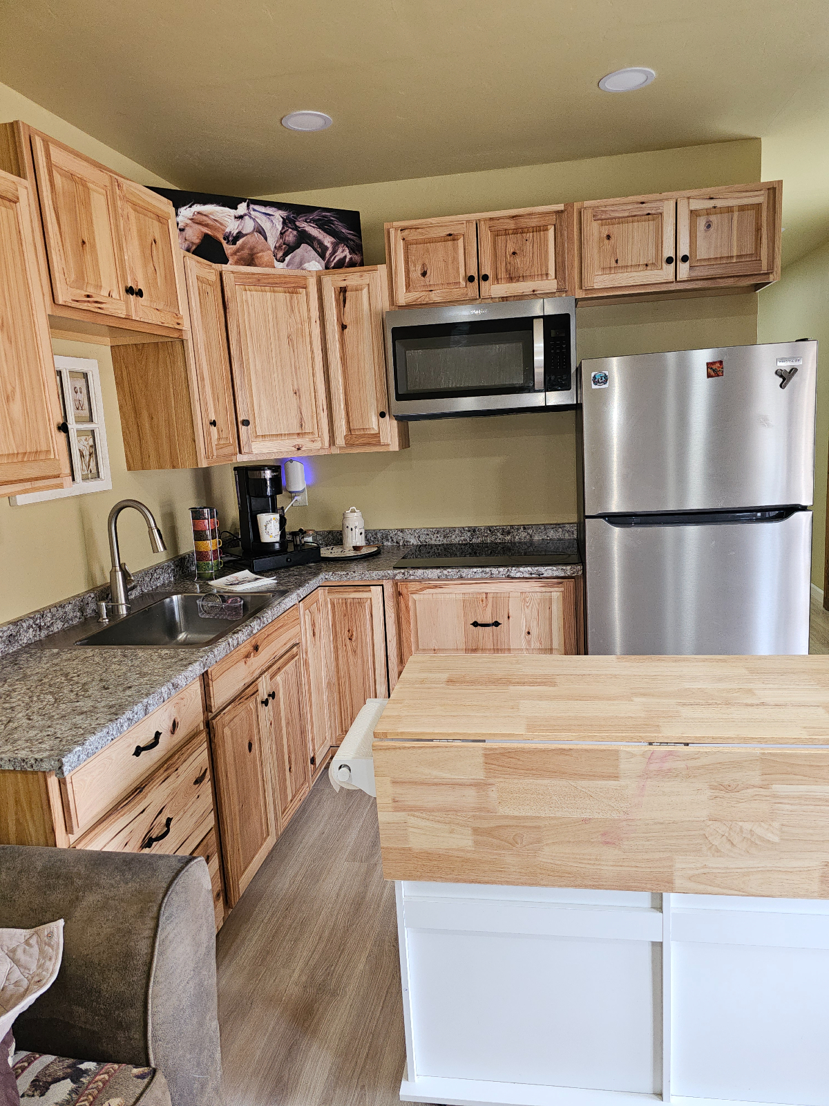 Peaceful studio apt near hiking, Rock climbing, waterfall. - Photo 3