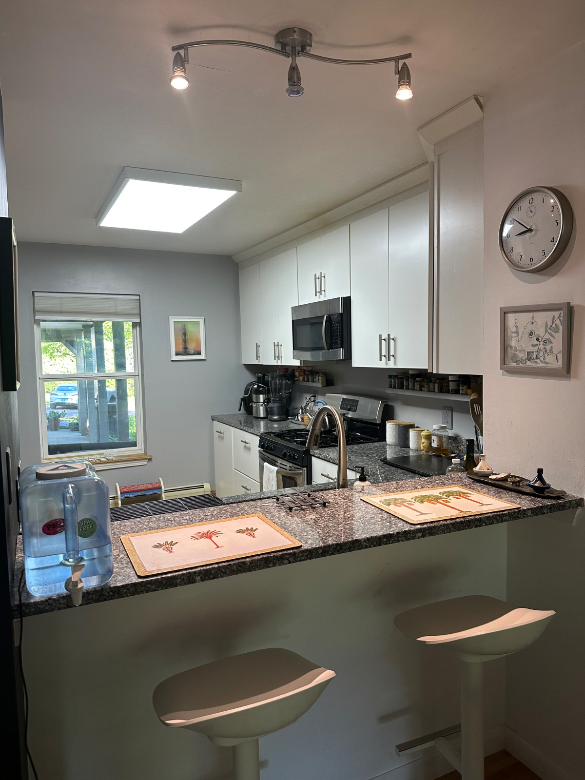 Contemporary 3 bedroom Condo in Lakeside residential area in Burlington's South End - Photo 3