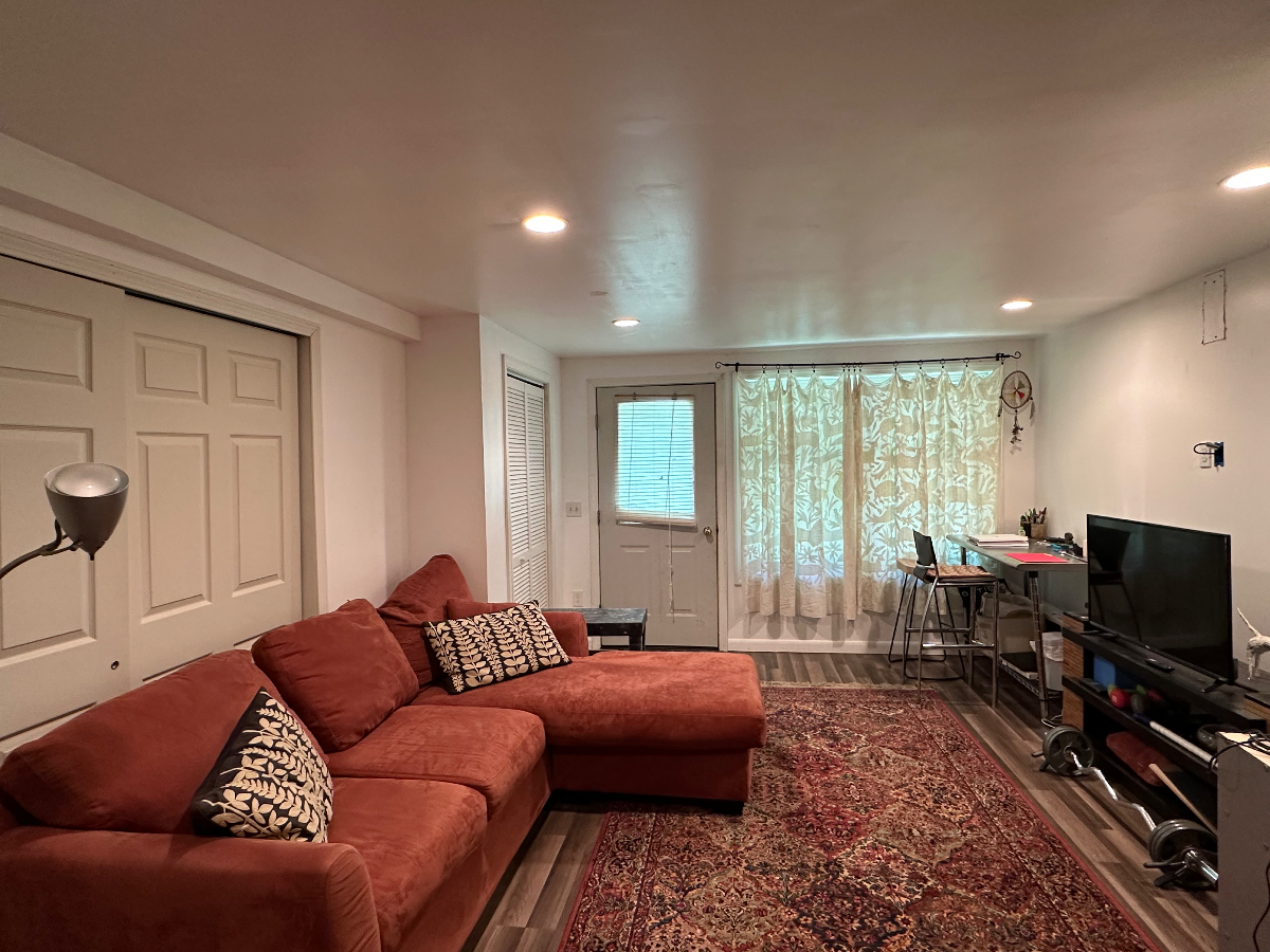 Contemporary 3 bedroom Condo in Lakeside residential area in Burlington's South End - Photo 8
