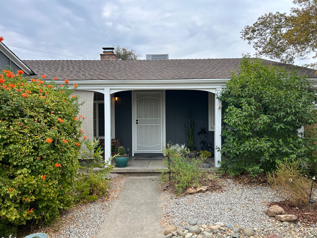 3 BD/1 BR COZY & QUIET - Photo 1