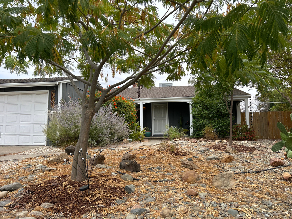 3 BD/1 BR COZY & QUIET - Photo 2