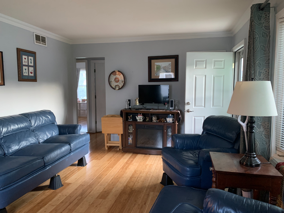 Serene & Bright 2BR House Near Hospitals, University and Bus Line