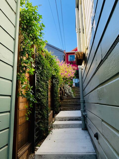 Charming, Quiet 1-Bedroom Apt in a Garden Setting Noe Valley - Photo 1