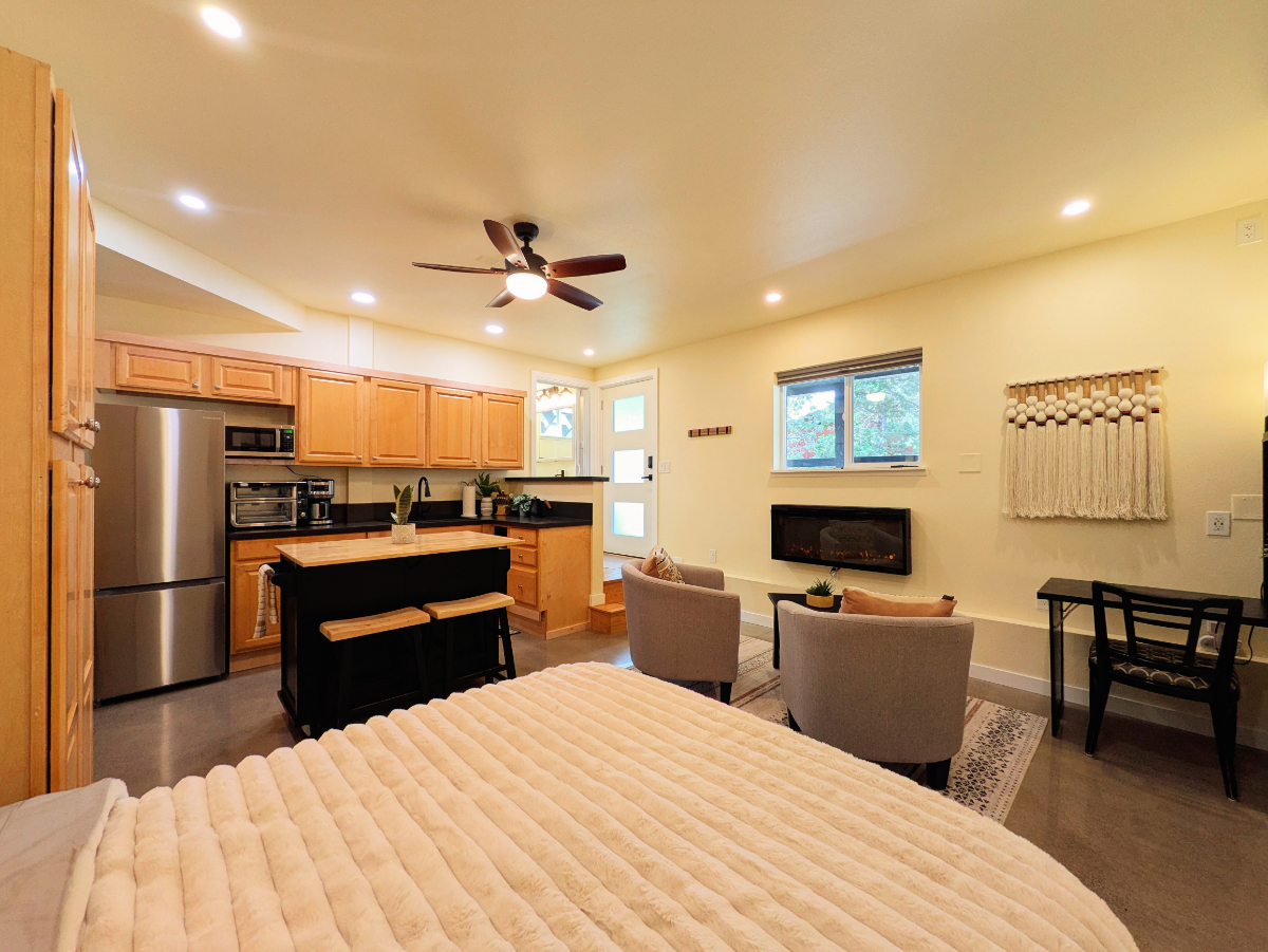 The Juniper Studio. A Warm, Modern Retreat in Bend. - Photo 4