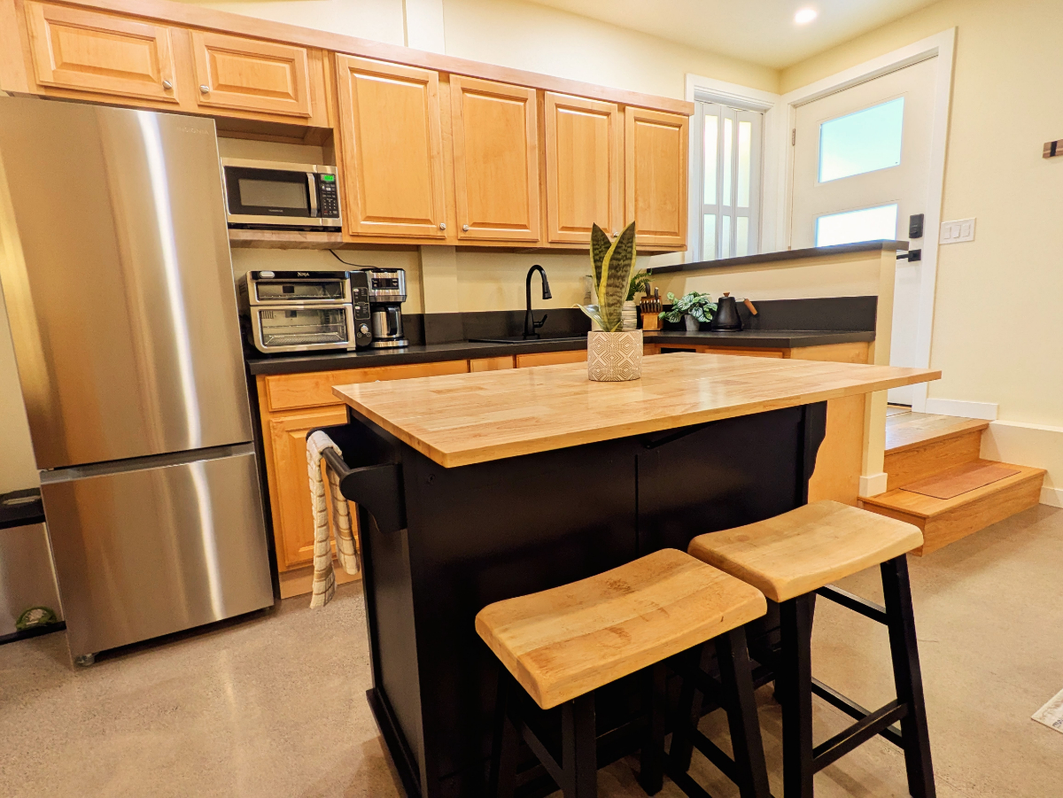 The Juniper Studio. A Warm, Modern Retreat in Bend. - Photo 5