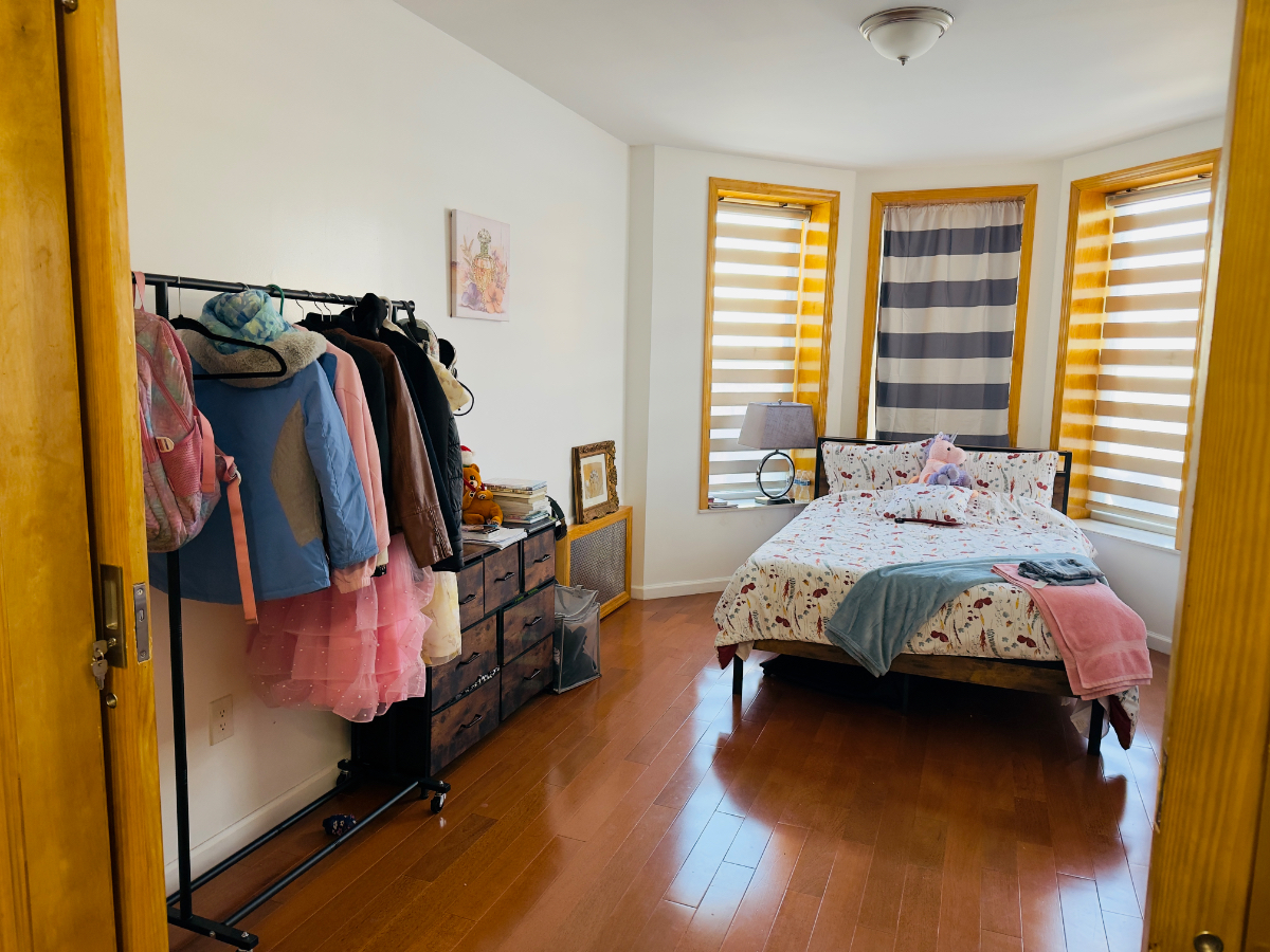 Sunny Large Room for Rent-Ridgewood, Queens - Photo 3