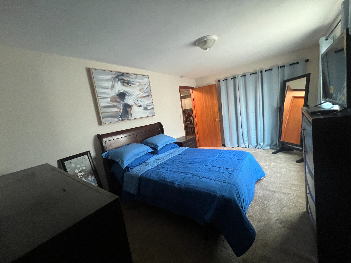 Comfortable 2-Bedroom Apartment with Private Parking and Outdoor Space - Photo 5