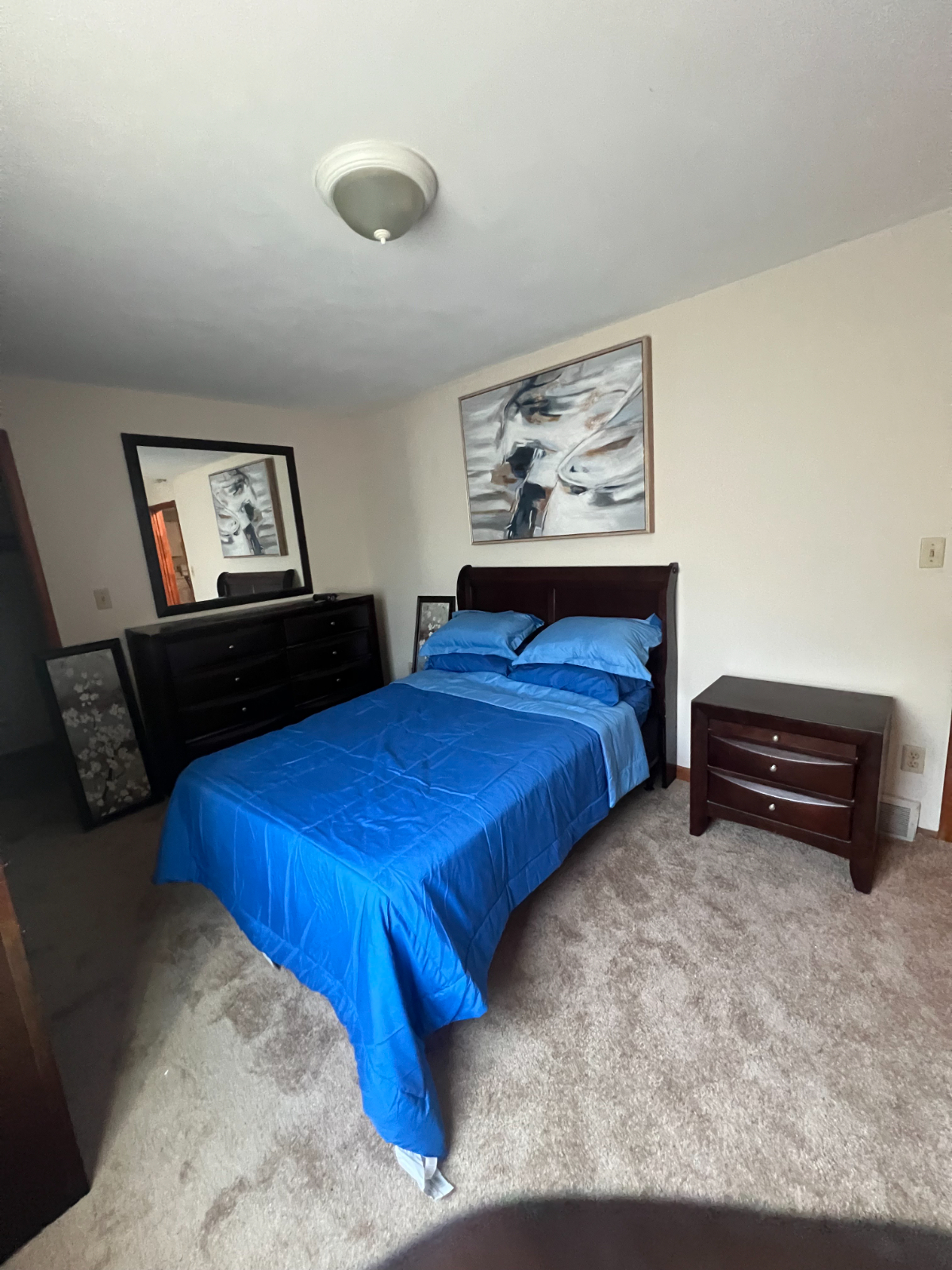 Comfortable 2-Bedroom Apartment with Private Parking and Outdoor Space - Photo 7