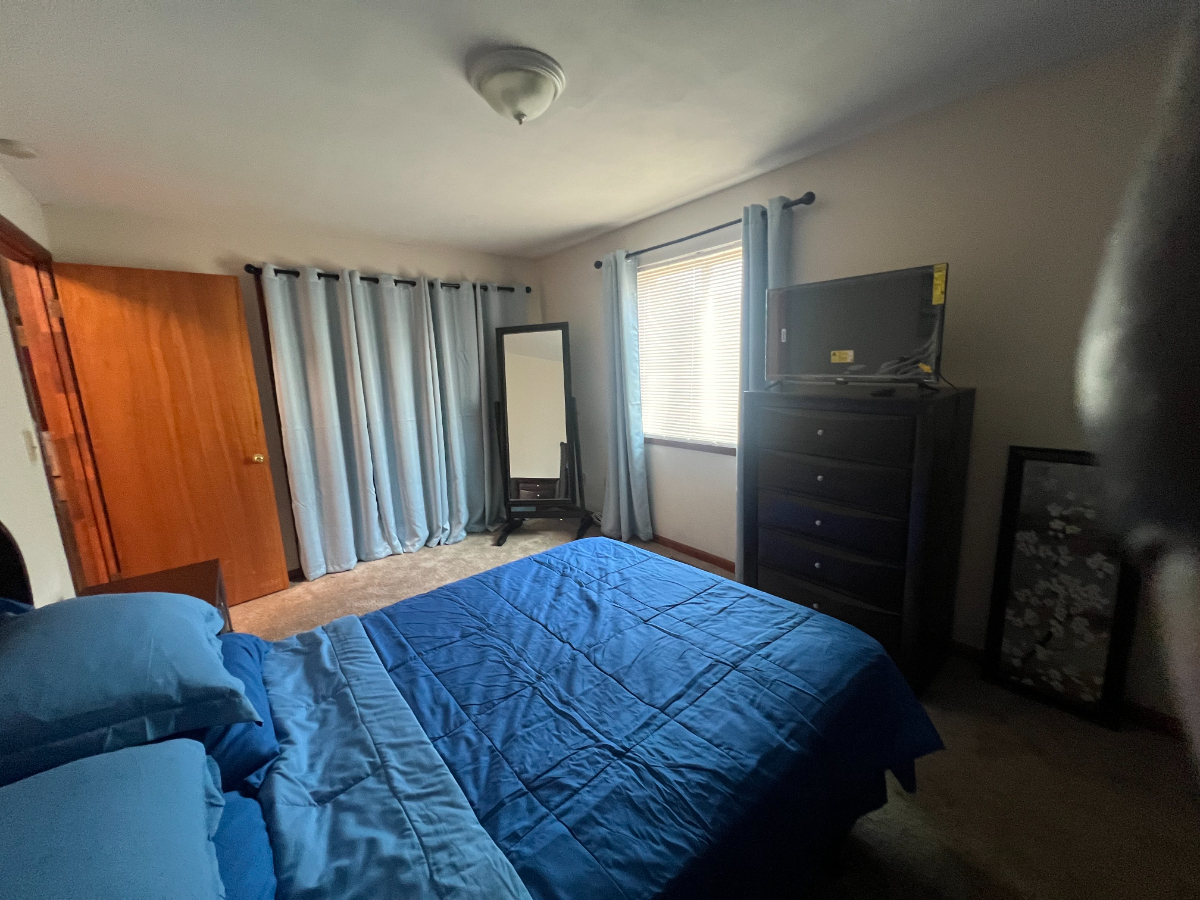 Comfortable 2-Bedroom Apartment with Private Parking and Outdoor Space - Photo 6