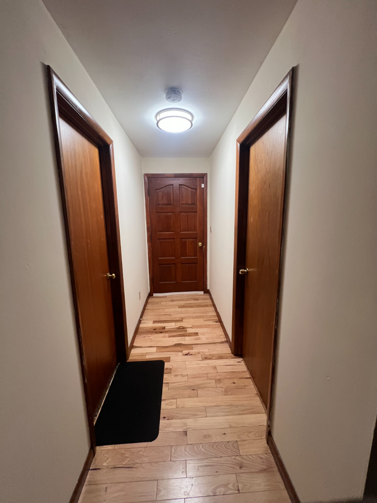 Comfortable 2-Bedroom Apartment with Private Parking and Outdoor Space - Photo 4