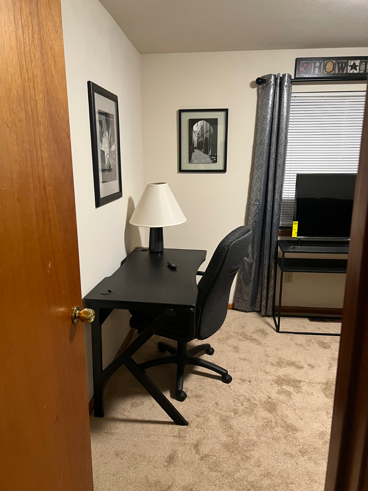 Comfortable 2-Bedroom Apartment with Private Parking and Outdoor Space - Photo 12