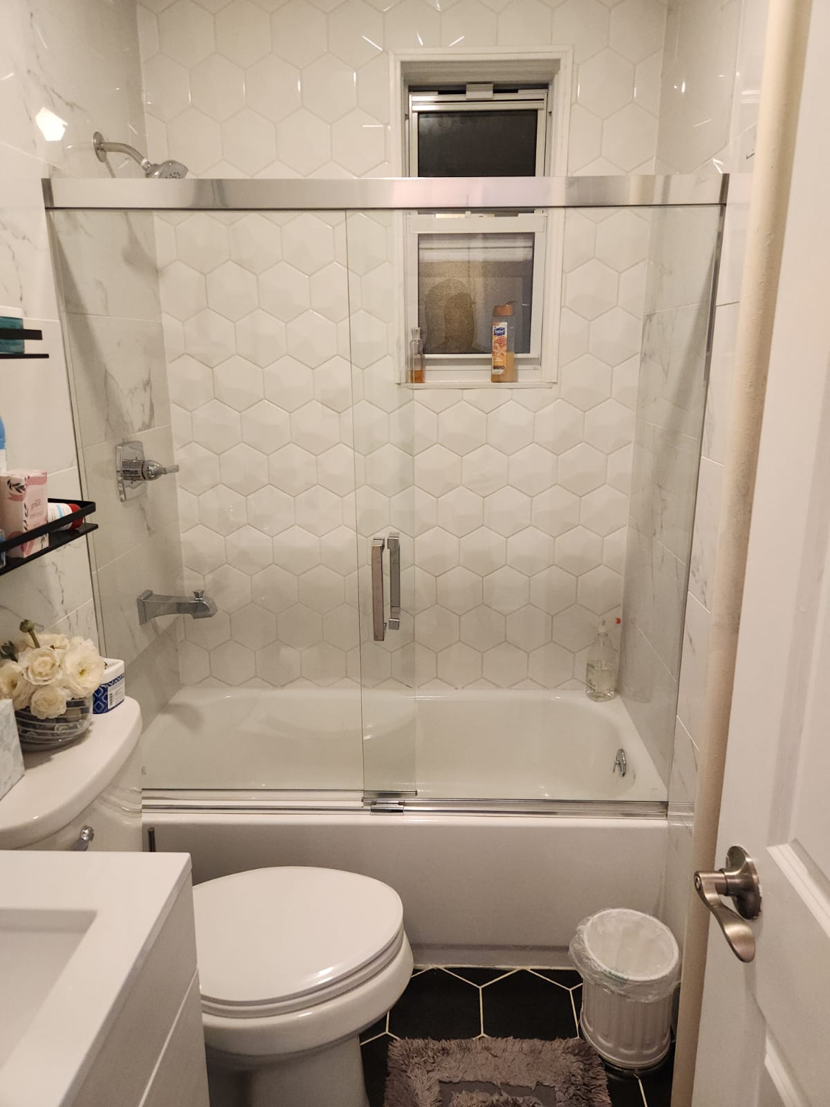 Bright & Spacious 2 beds and 1 bath 2nd Flr apartment - Photo 4