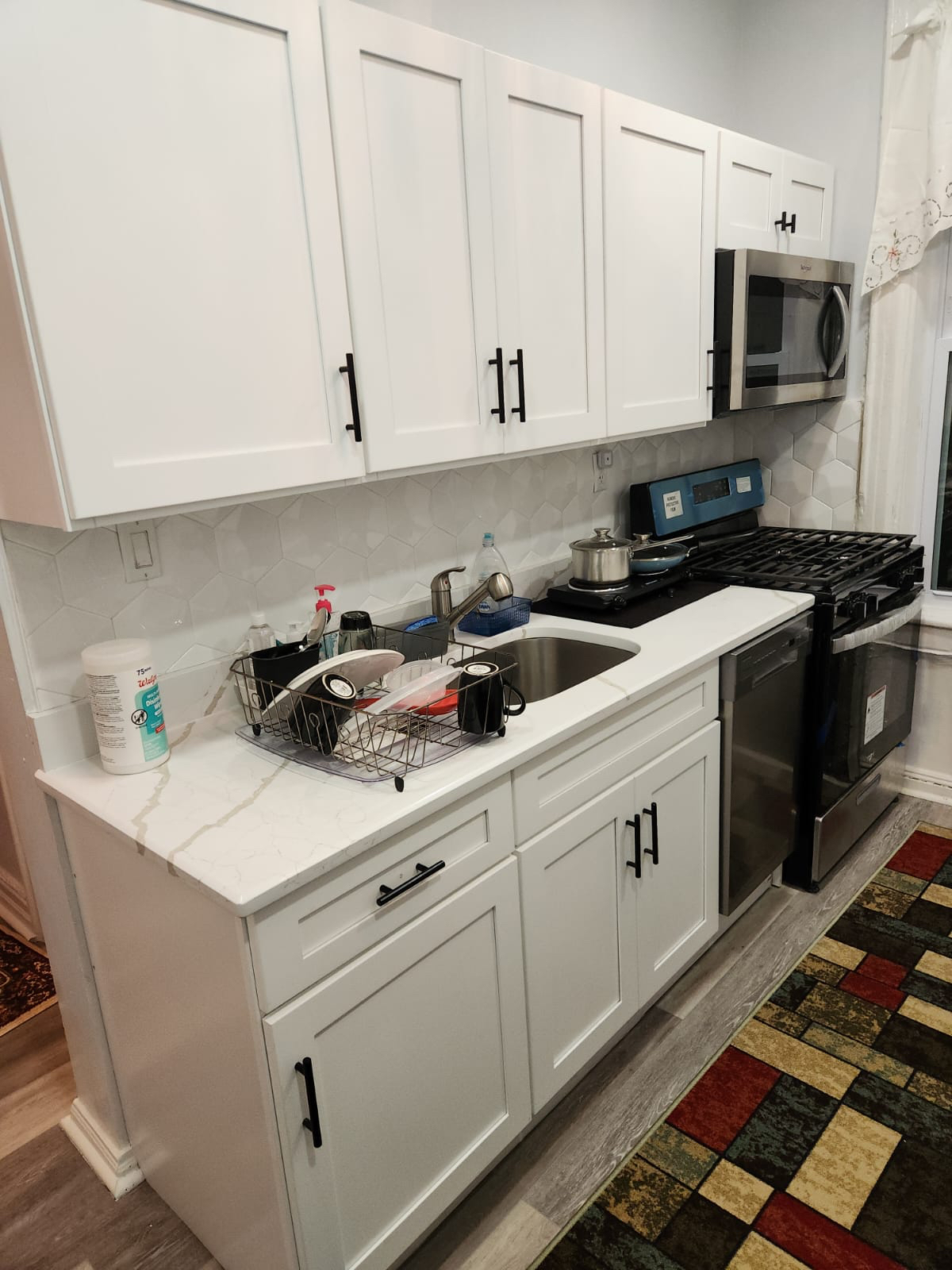 Bright & Spacious 2 beds and 1 bath 2nd Flr apartment - Photo 5