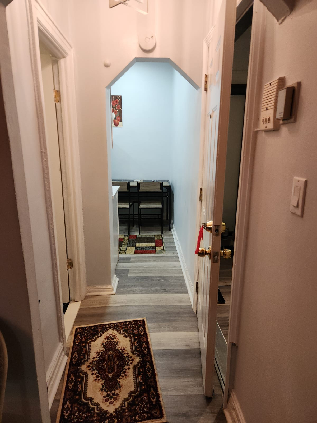 Bright & Spacious  2 beds and 1 bath 2nd Flr apartment - Photo 7