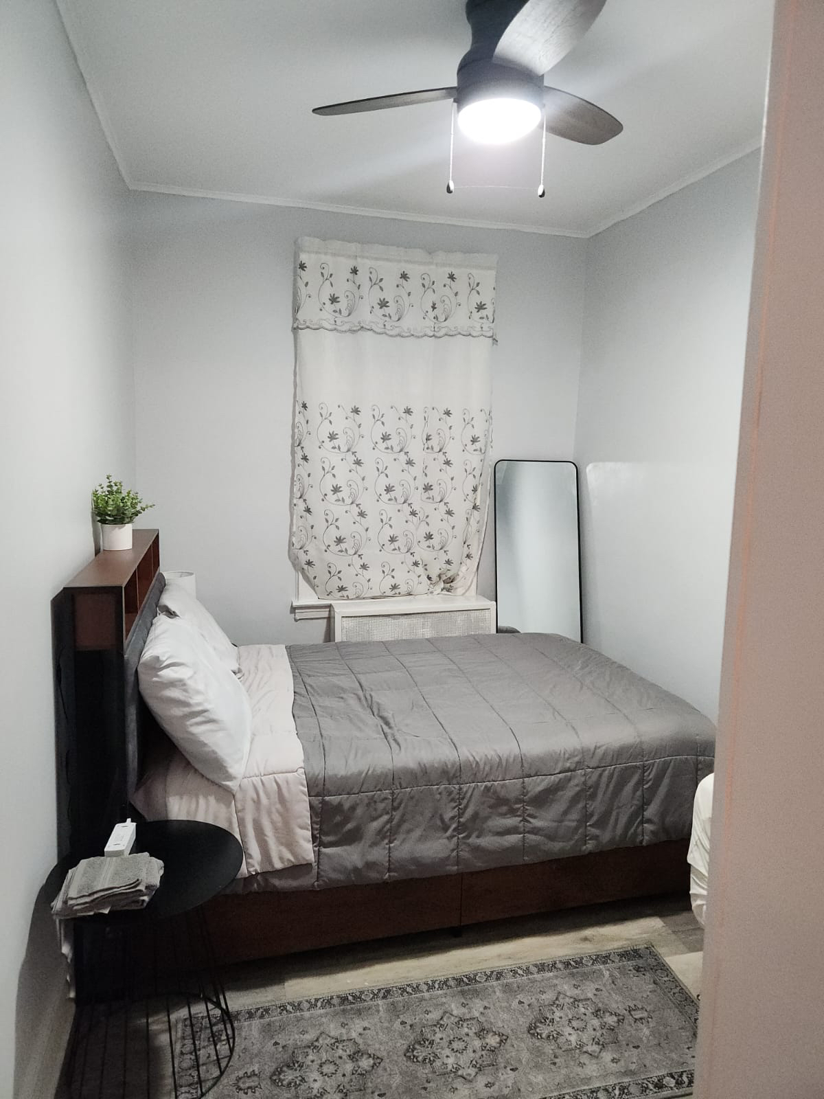 Bright & Spacious  2 beds and 1 bath 2nd Flr apartment - Photo 8